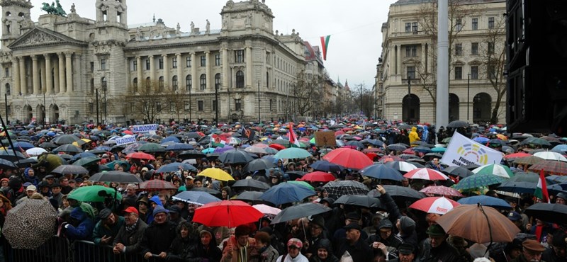 A Nézőpont Intézet rejtett kutatása is magasan mérte a tanárokat támogatókat