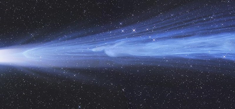La imagen, que muestra la separación de la pluma del cometa Leonard, ganó un premio