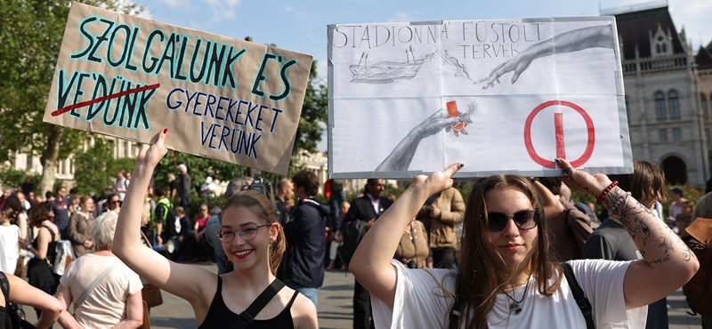 "Gyerekeket bántasz!" - újabb több ezres diáktüntetés zajlott Budapest belvárosában