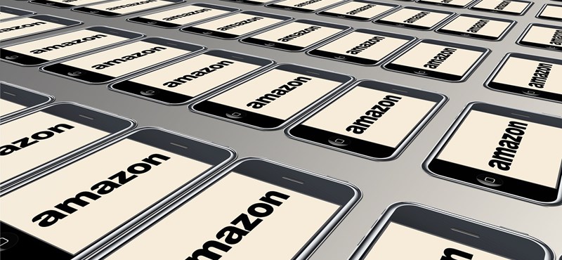 Iskola-előkészítőket, ösztöndíjrendszert hoz létre az Amazon-vezér