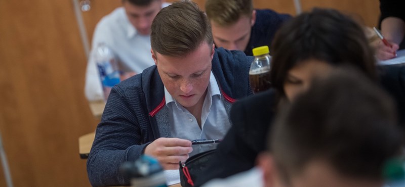 Elkezdődött a történelemérettségi, már a diákok kezében a feladatsor