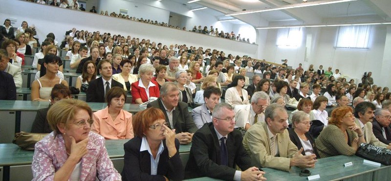 Minden harmadik gazdasági főiskolás multicégnél dolgozna