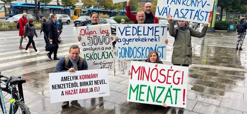 „Nekik muszáj lenyelni azt, amit lenyomnak a torkukon” - száz hete demonstrál az utcán a diákokért a Zebraszerda kitalálója