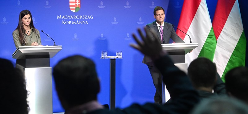 800 milliárdot szednének be extraprofitadóként; korlátozzák a küföldi rendszámú autók tankolását - élőben a kormányinfóról