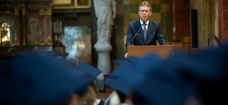 Hankó Balázs diplomaosztó turnéra indult – már négy intézményben is elmondhatta, milyen jó a megújult magyar felsőoktatás 