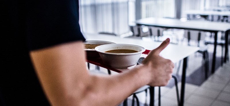 Kukacot talált az iskolai ebédben egy dunakeszi középiskolás