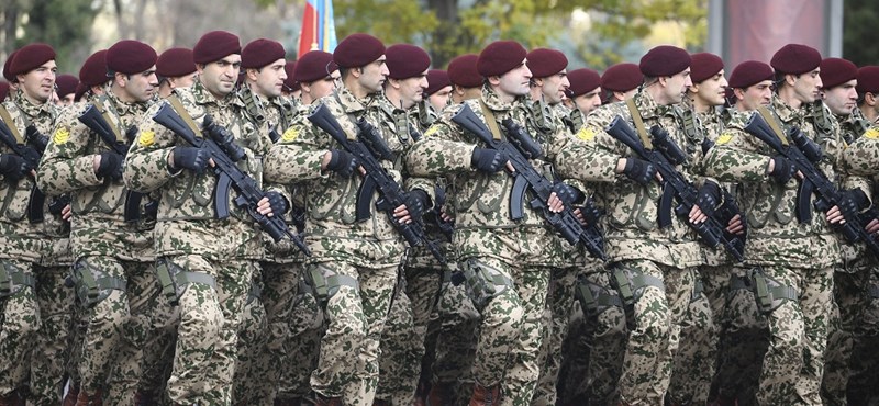 Túlélni a kiugrást egy Gripenből: többek között ehhez is ad tippeket a középiskolások honvédelmi tankönyve