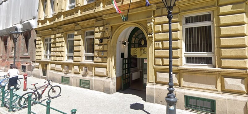Butikhotel épül a Veres Pálné Gimnázium főépülete és tornaterme közé