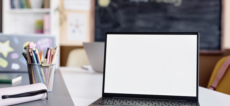 Idő előtt visszakérték az érettségiző diákok iskolai laptopjait, majd a Klebelsberg Központ mégis kitolta a leadási határidőt