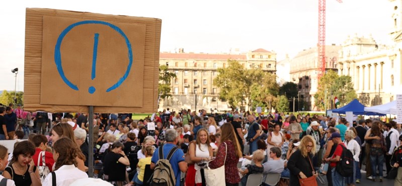 Nem nyilvánosak a státusztörvény tervezetének kritikái, pedig jogszabály mondja ki, hogy azokat közzé kell tenni