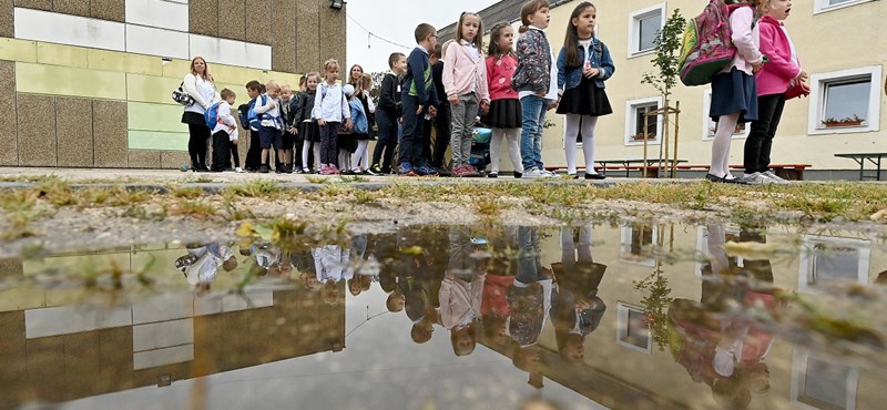 Mikor leszenek a szünetek, meddig tart az első félév? A 2021/22 tanév összes dátuma egy helyen