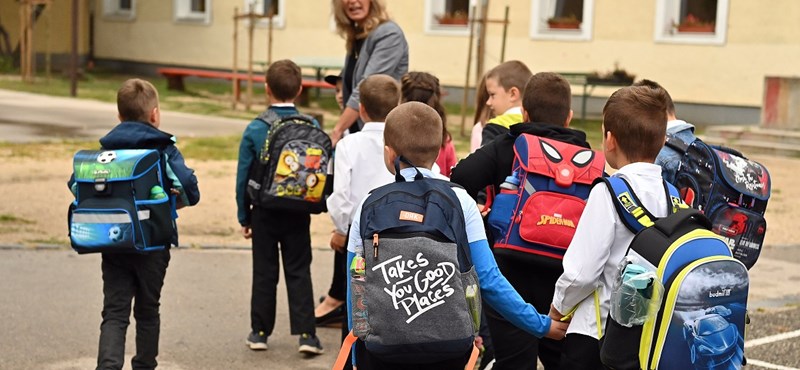 Tizenhat nap múlva szeptember 1-je, a hivatalos tanév rendje viszont még mindig sehol