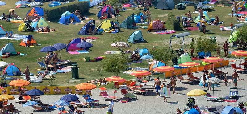 Fürdőruhás képe miatt támadják a joghallgató lányt