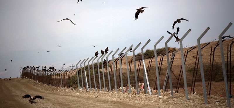 Israel closes borders for two weeks due to new virus variant, vaccinated Israelis isolated