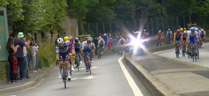 Traffipax hizo su trabajo: también brilló todo el campo del Tour de Francia