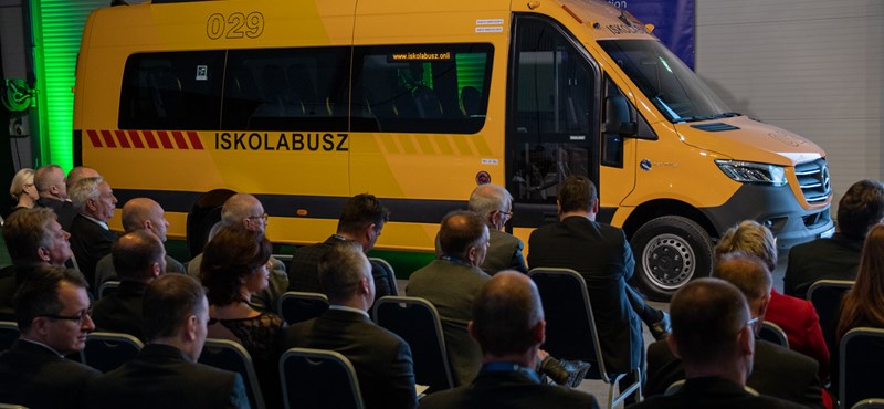 Nap képe: bemutatták az új magyar iskolabuszt