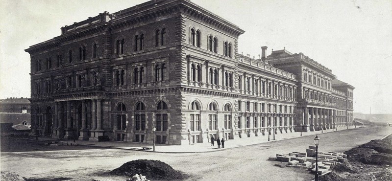 Akár a Kossuth térre is kerülhetett volna a Corvinus épülete, ahová még sín is vezetett néhány évtizeddel ezelőtt
