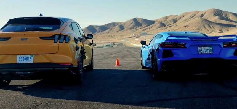 Carreras de autos del músculo de EE. UU. Actuales: Corvette V8 vs.Mustang eléctrico