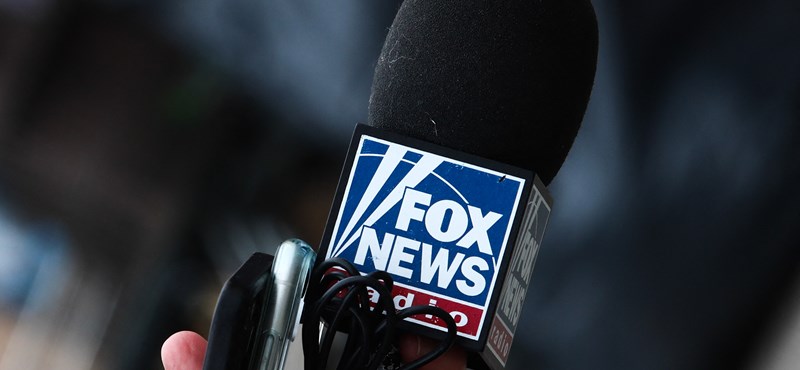 Megszakította a munkáját, hogy megölelhesse az iskolai lövöldözést túlélő fiát a Fox News éppen tudosító riportere