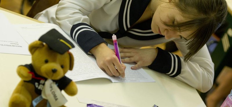 A hét hírei: közeleg az érettségi, változhat a hallgatói szerződés