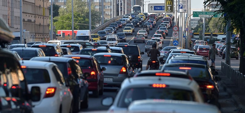 Már most nagy a forgalom Budapest környékén, máshol útlezárások vannak: induljatok időben az érettségire