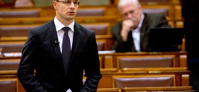 Még a Fideszben sem értik, miről beszél Szijjártó