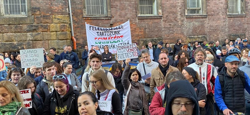 Tízből legalább hat pedagógus sztrájkolni fog: közösen szünteti be a munkát több tucat budai iskola