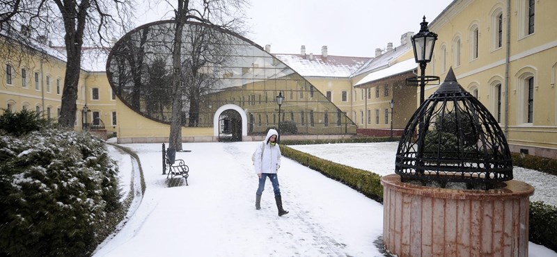 Aláírásokat gyűjtenek a Selye János Egyetem leminősítése ellen