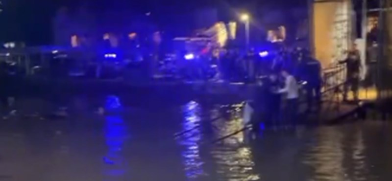 Elsüllyedt egy bulihajó Belgrádban, sikítozva menekültek az utasok róla