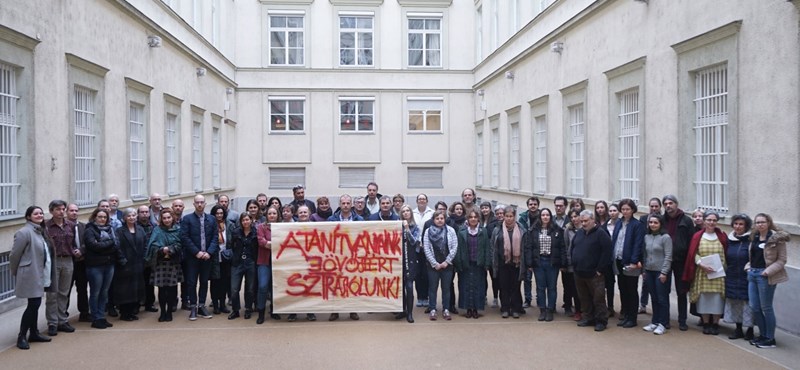 Az ország egyik legjobb gimnáziumában a tanárok háromnegyede sztrájkolt szerdán