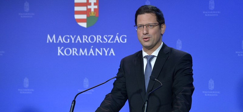 Gulyás Gergely nem tudja megjósolni a tanárok munkaügyi perének kimenetelét, de a „szabályokat mindenkinek be kell tartania”