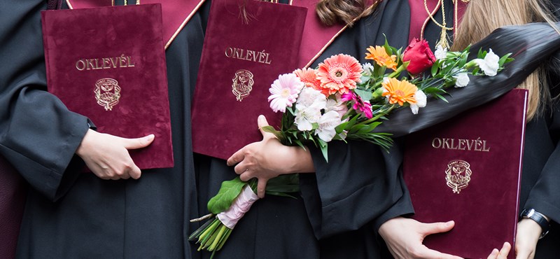 Hiába mondják, hogy túl sok a diplomás, valójában túl kevesen szereznek oklevelet