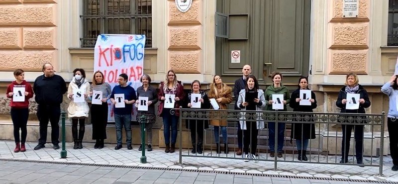 Folytatódik a tiltakozáshullám, a budapesti Vörösmarty tanárai is kiállnak a sztrájkjogokért