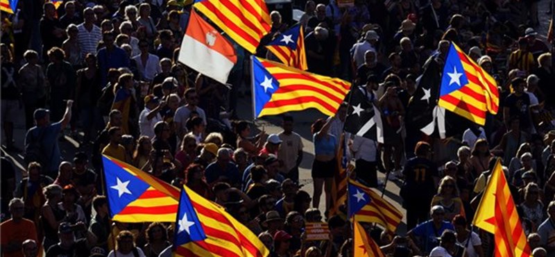 Cientos de miles de personas salieron a las calles para exigir la secesión de Cataluña de España.