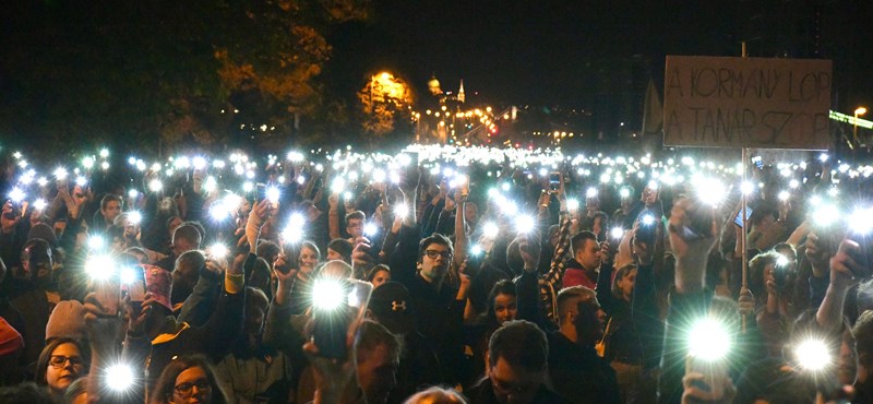 Több tízezer diák, tanár és szülő tüntetett vasárnap este: azt ígérik, nem hagyják abba