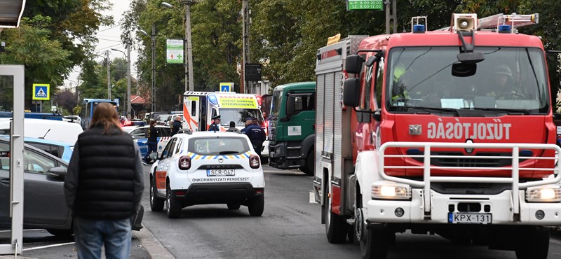 Őrizetbe vették a kőkerítésnek űtköző sofőrt, aki miatt egy gyerek meghalt egy pesterzsébeti iskolánál