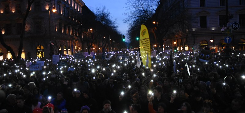 "Az Y generáció felébredt" - újra utcára vonultak a diákok