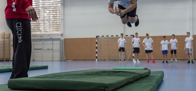 Cáfolt a Belügymininsztérium: nem tartanak elméleti órákat a gyakorlati helyett testnevelésből