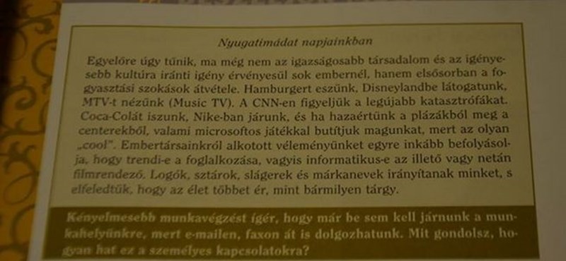 Furcsa szöveg a hetedikes tankönyvben: az idén került bele a CNN-t szidalmazó rész?