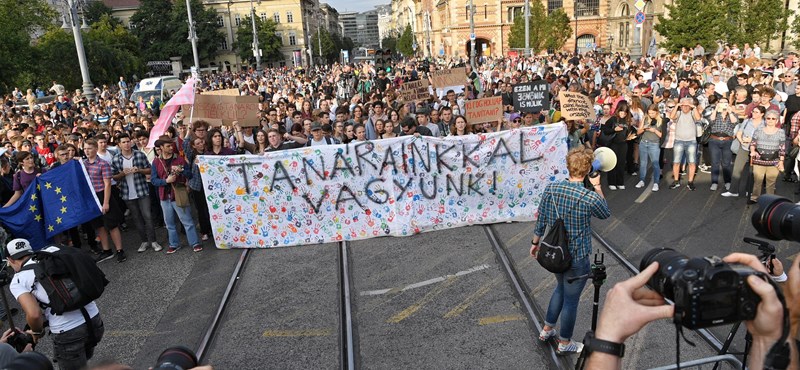 Feje tetejére áll az oktatás október 5-én: országos sztrájk, hídfoglalás és Kossuth téri koncert is lesz