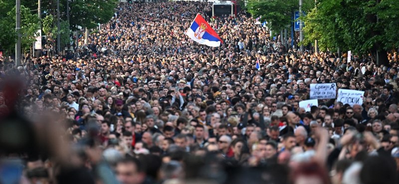 Protesters against armed violence held a silent march in Belgrade for several minutes