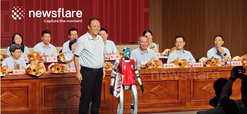 „Leérettségizett” egy humanoid robot Kínában