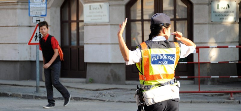 Több mint százszor intézkedtek az iskolaőrök tanévkezdés óta