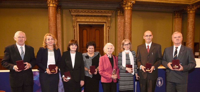 Nyolc tanár, aki diákok százaival szerettette meg a fizikát, a kémiát, a biológiát és a matematikát