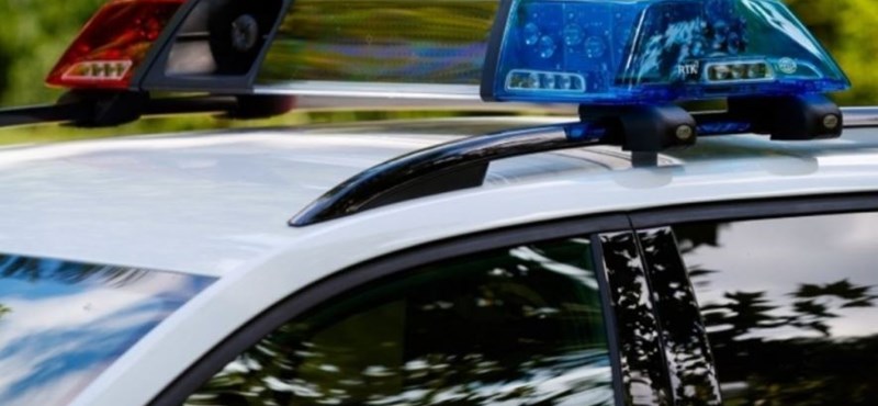 Rendőrnek adta ki magát egy 59 éves férfi, hogy kirúgasson egy szentendrei tanárt
