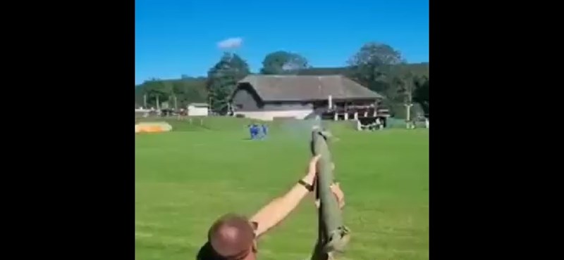 En un videoclip, un hincha croata dispara un lanzacohetes al campo de fútbol