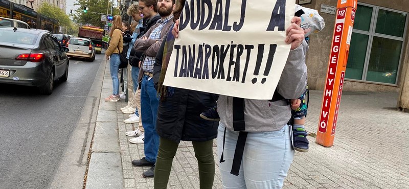 Ilyen volt a Budapestet átölelő élőlánc képekben: több ezren tüntettek