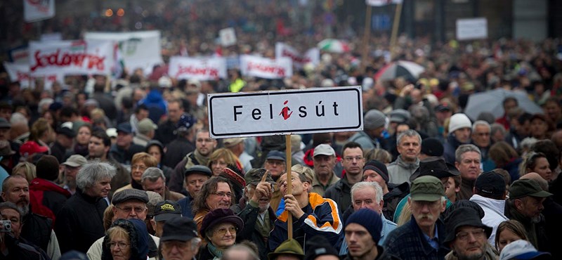 "Négy-ötször akkora tandíjat fizettetnének velünk, mint öt éve"