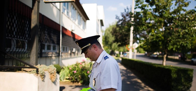 Hamis rendőrségi idézéssel fegyelmezte diákjait egy tanár