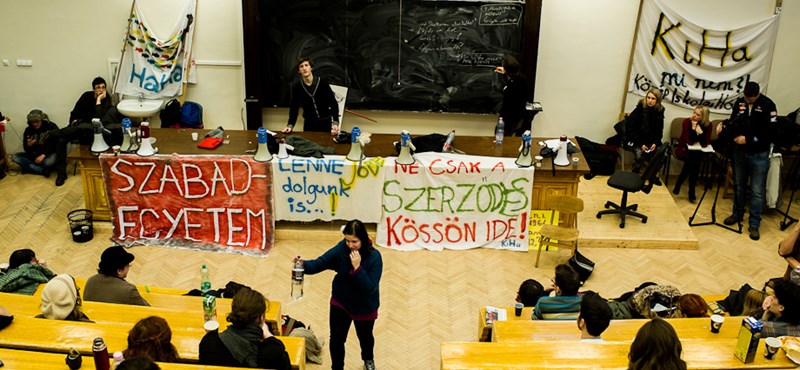 Fórum, tüntetés, flashmob - így telt az egyetemfoglalók első hete